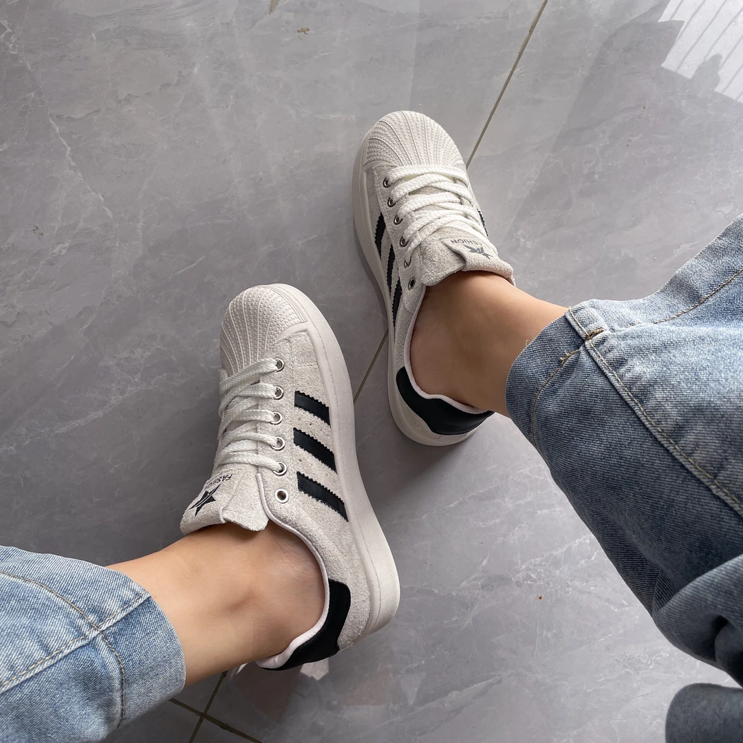 大码女鞋秋季德训鞋真皮小白鞋女款百搭反毛皮平底休闲鞋贝壳鞋