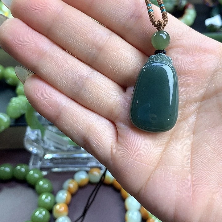 透闪石质玉未镶嵌吊坠(不含链)