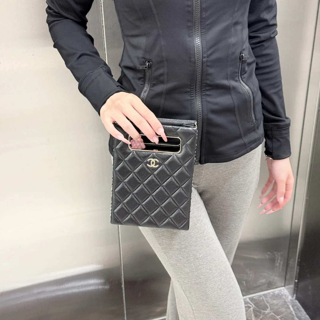 95新 Chanel/香奈儿 chanel黑色22s琴谱手提斜挎包
