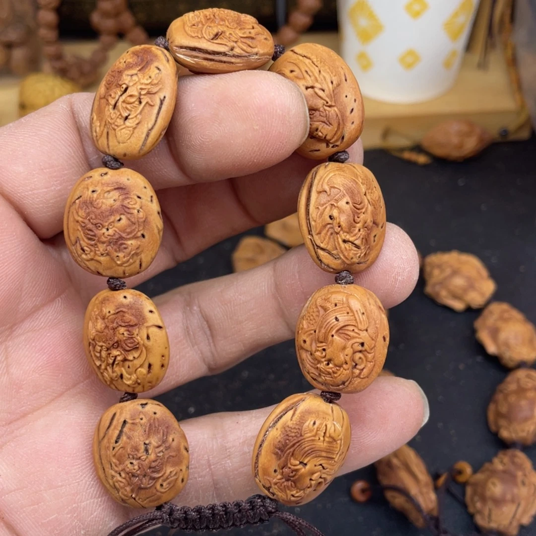 桃核雕刻九龙关公