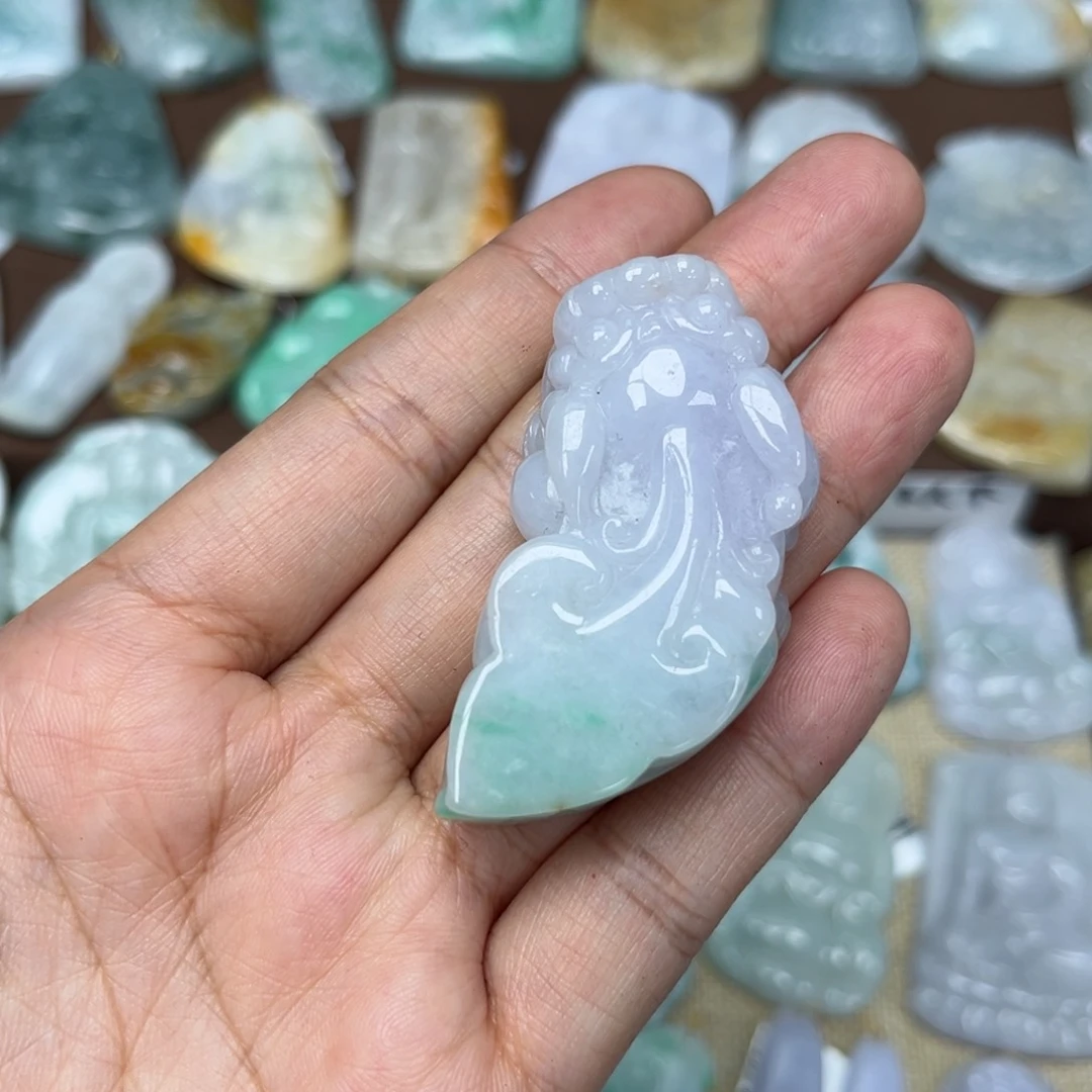 翡翠未镶嵌颈饰貔貅