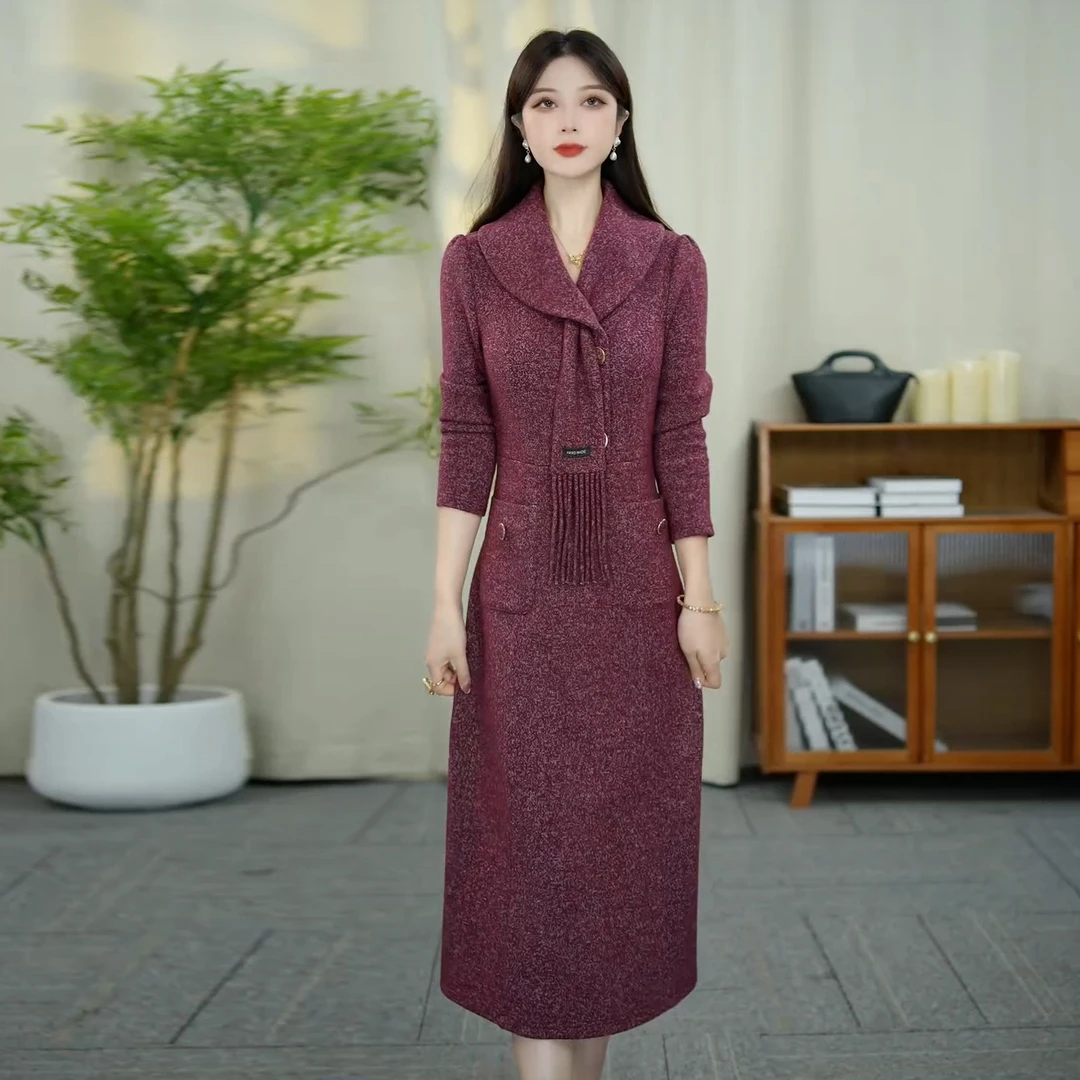 时尚洋气纯色连衣裙2025秋季新款中年妈妈装高端气质配大衣长裙子