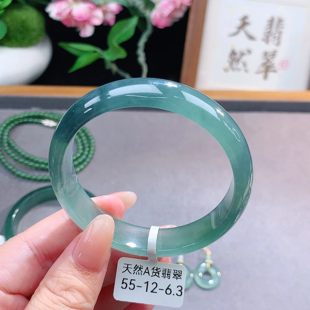 未镶嵌手镯（圆镯）翡翠
