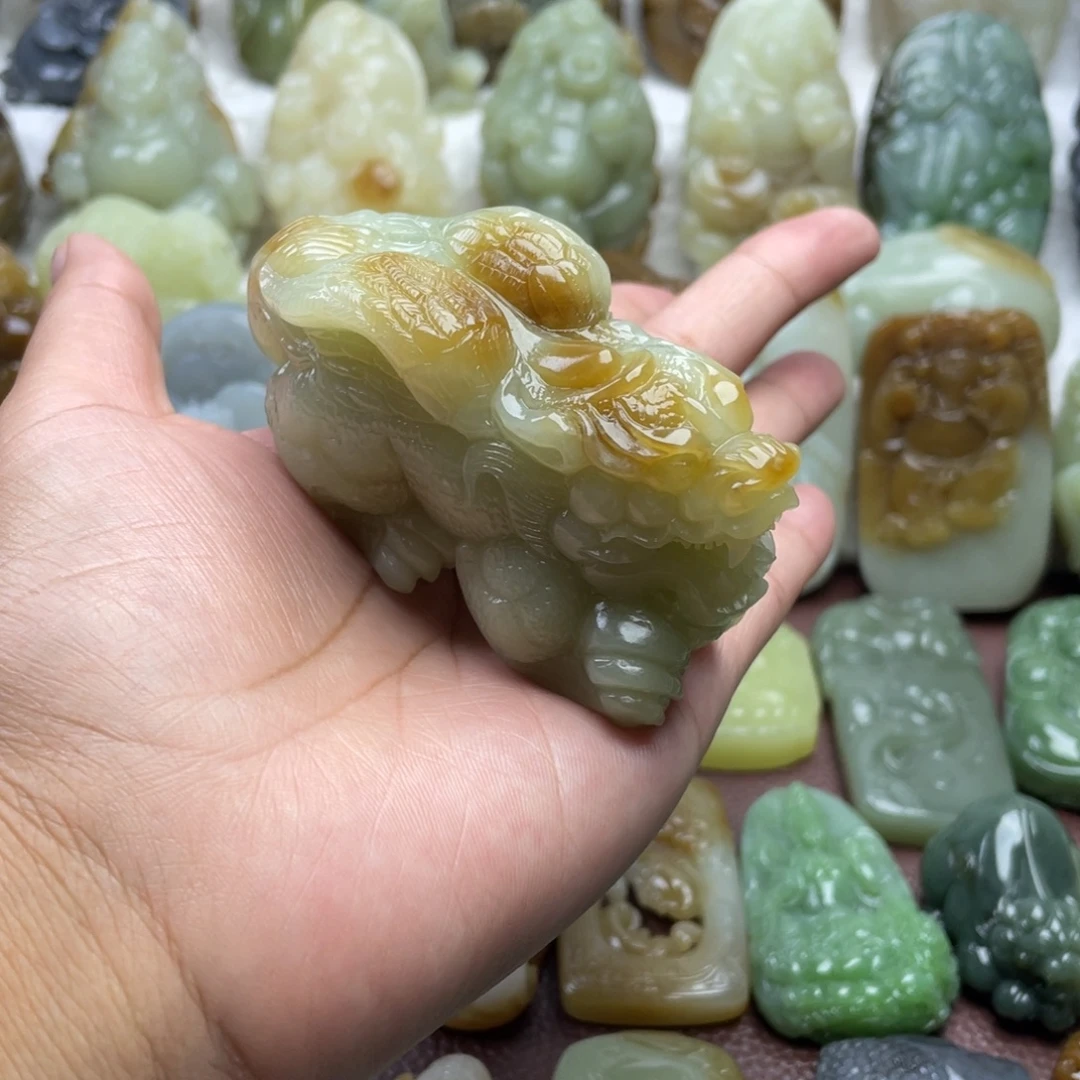 长***宏和田玉未镶嵌颈饰