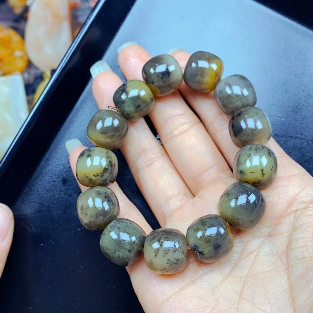 石英质玉（黄龙玉）未镶嵌颈饰