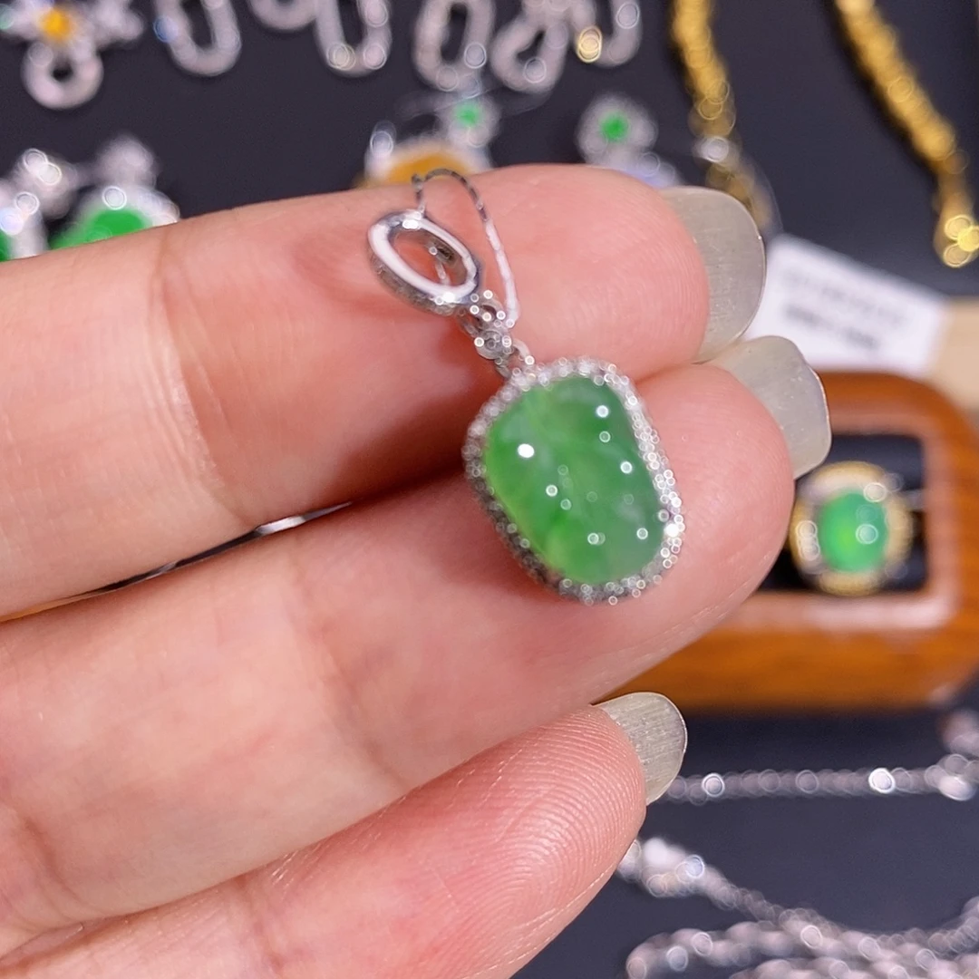 翡翠18K金镶嵌吊坠(不含链)