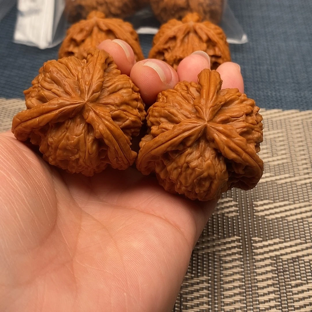 1***1文玩核桃吊坠三棱