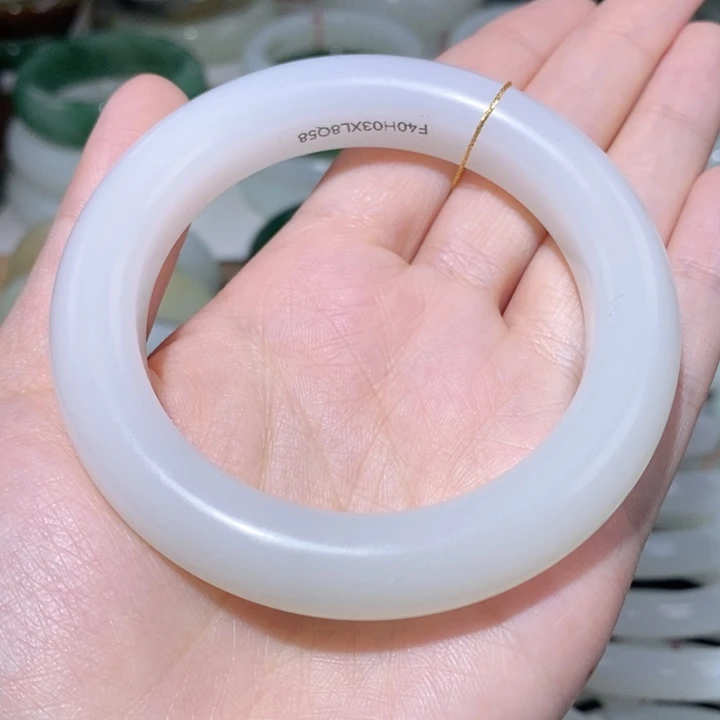 和田玉手镯未镶嵌羊脂镯58