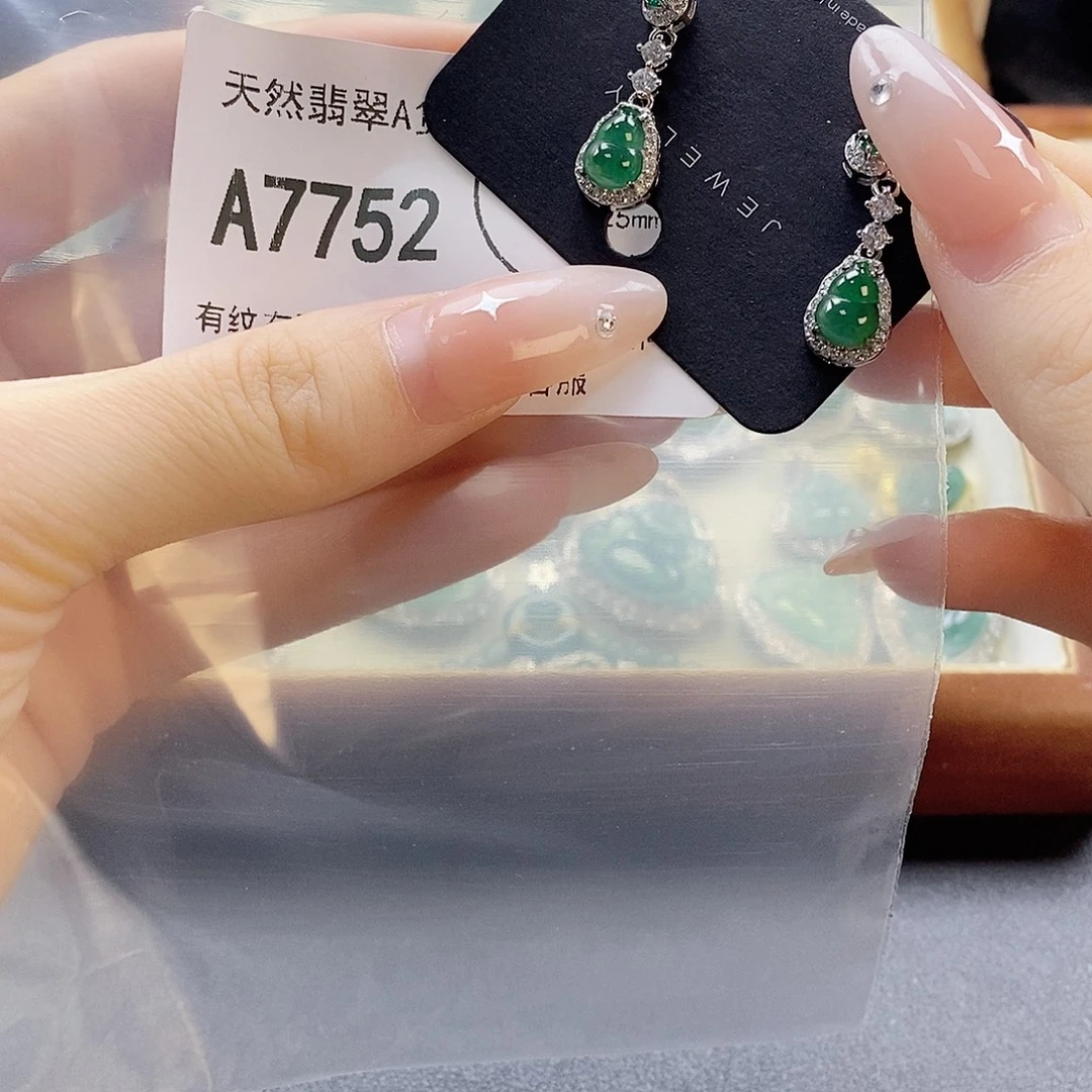 吊坠(赠链)未镶嵌翡翠