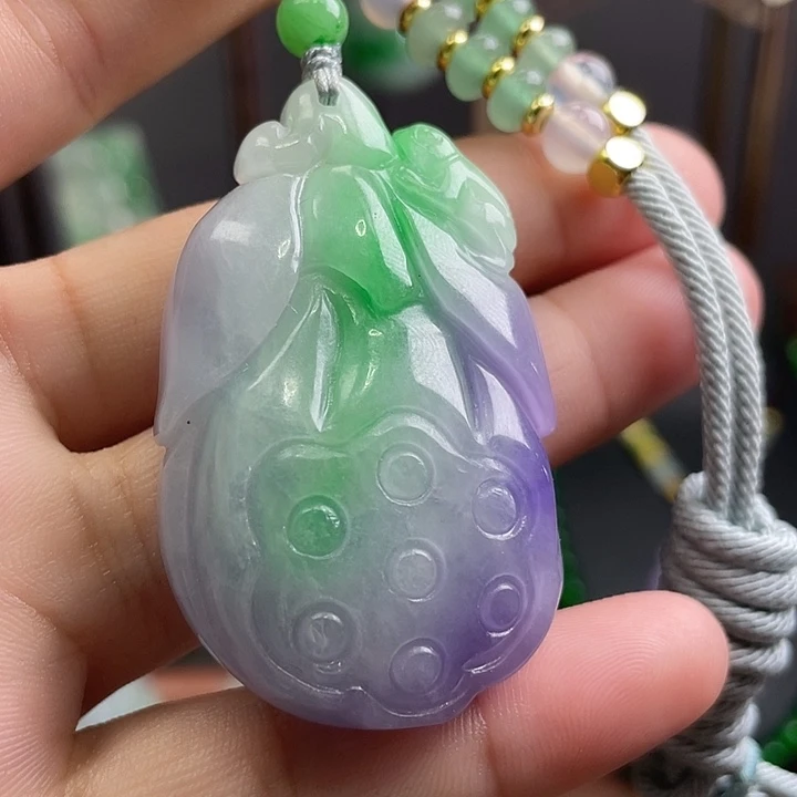 翡翠未镶嵌吊坠(赠链)