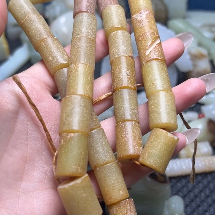 颈饰未镶嵌和田玉(糖玉)