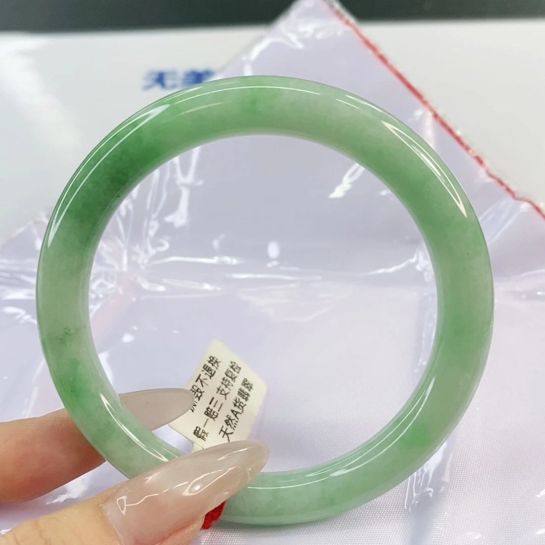 翡翠手镯未镶嵌56.8圈口