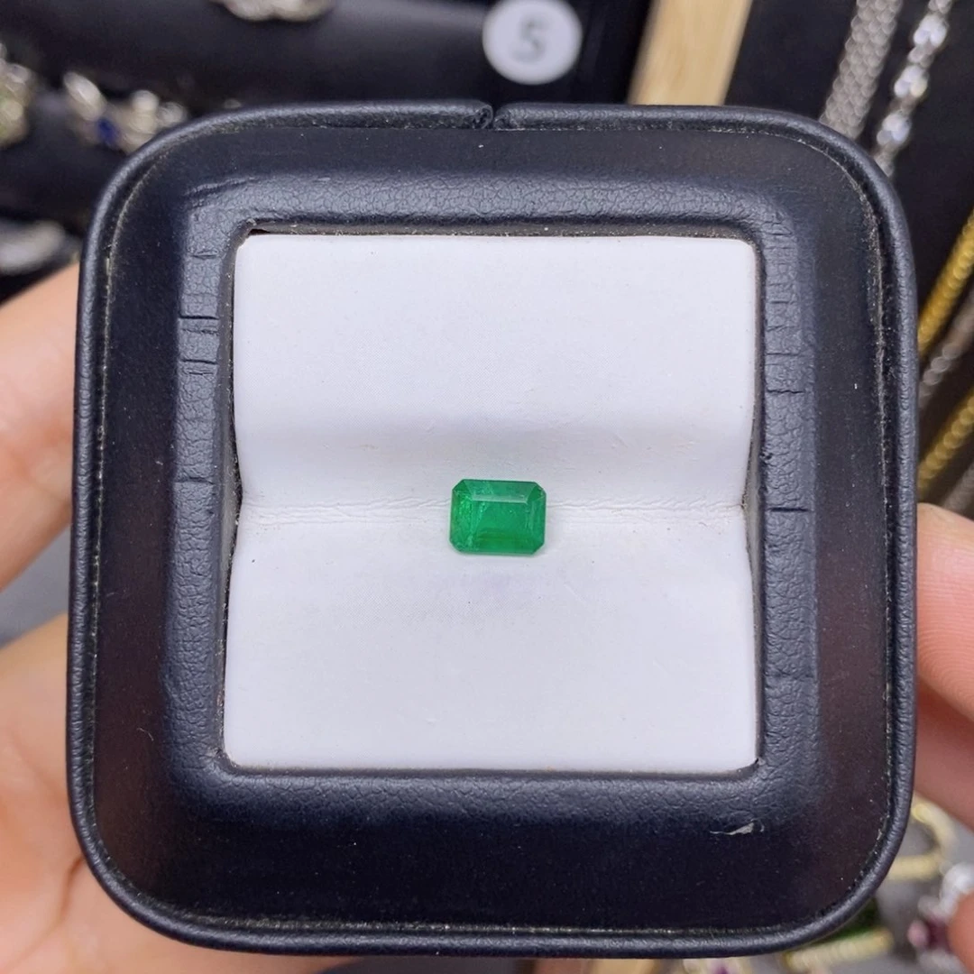 裸石未镶嵌祖母绿