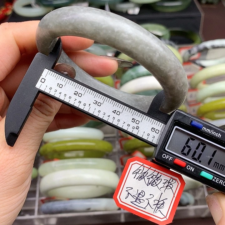 蛇纹石玉手镯未镶嵌432