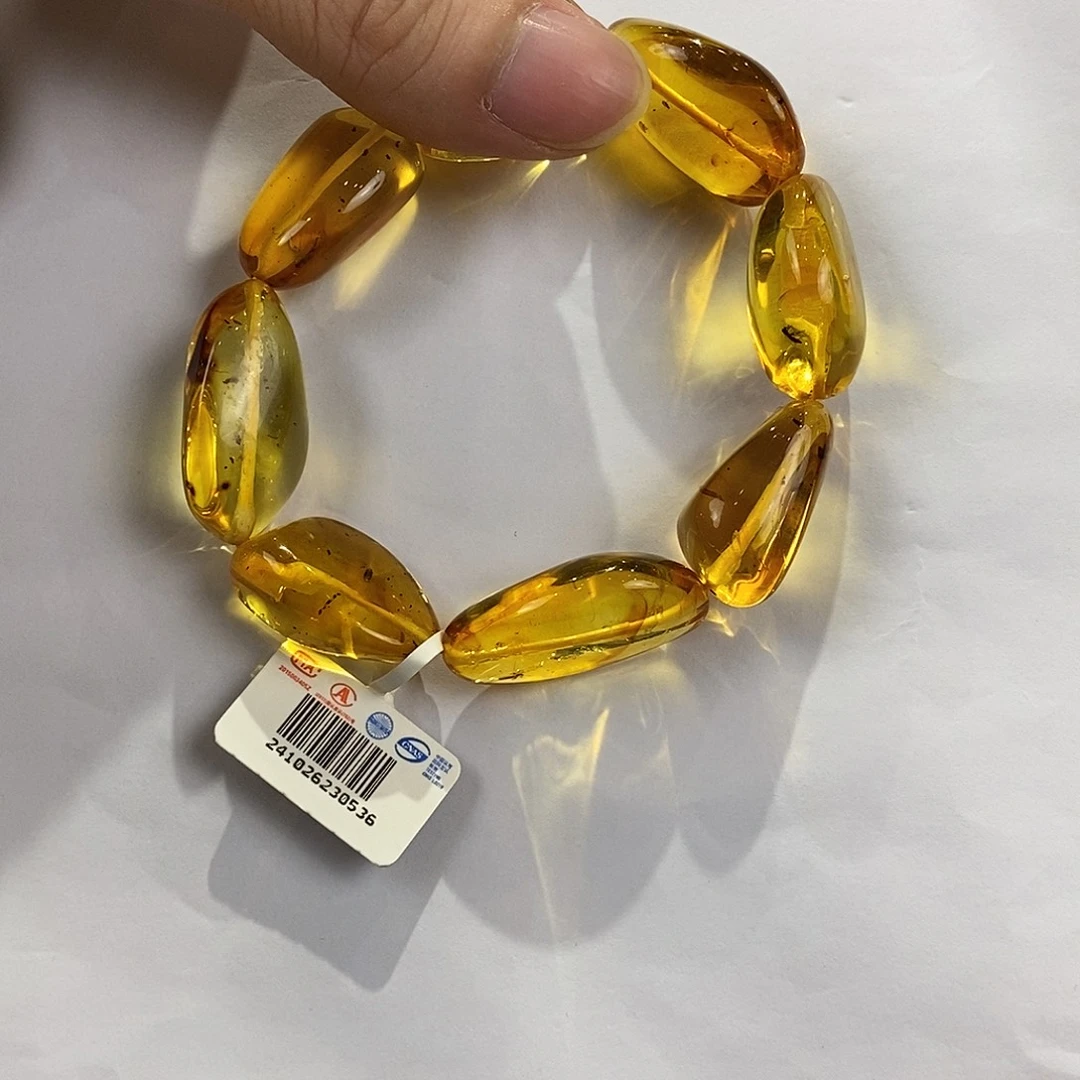 琥珀未镶嵌颈饰多人