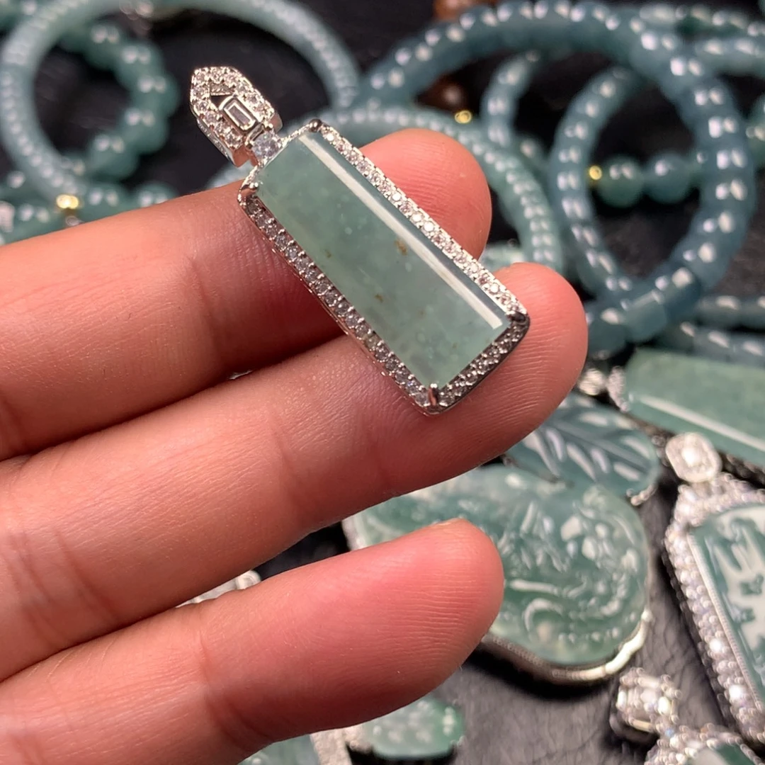 翡翠未镶嵌颈饰简无事牌