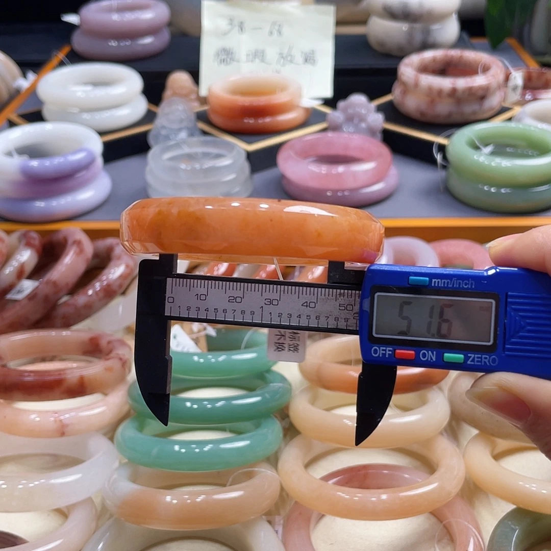 未镶嵌手镯石英岩玉