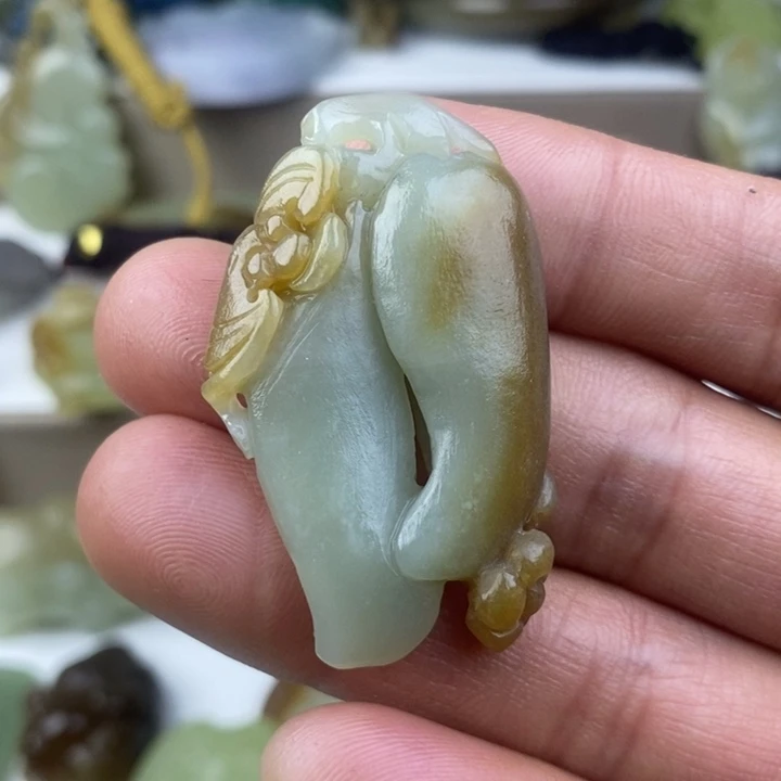 和田玉（糖玉）未镶嵌颈饰