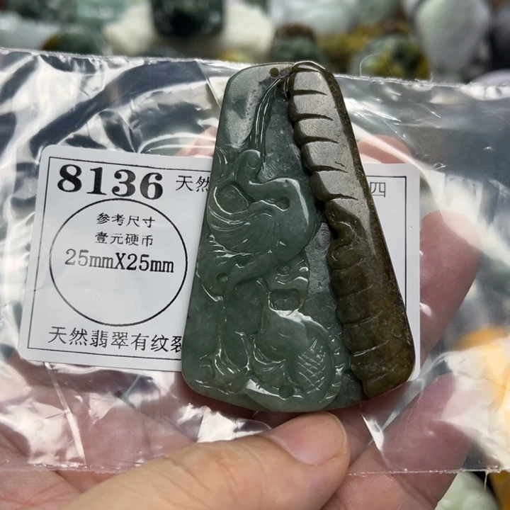 翡翠未镶嵌颈饰8136