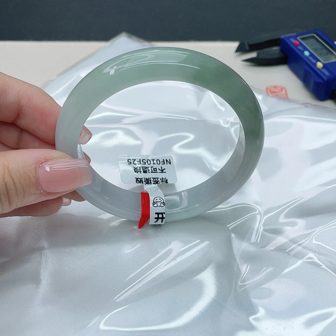 翡翠手镯未镶嵌正59