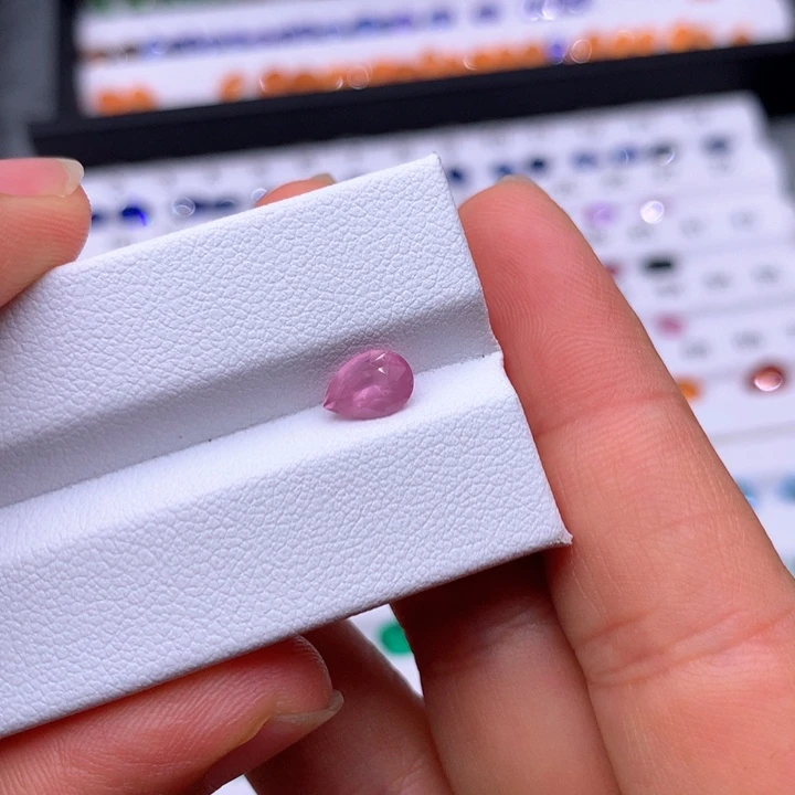 裸石未镶嵌尖晶石