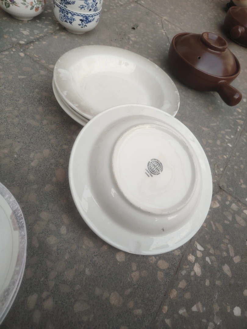 陶瓷盘子碗啥都有口径23公分微瑕完美主义者勿拍