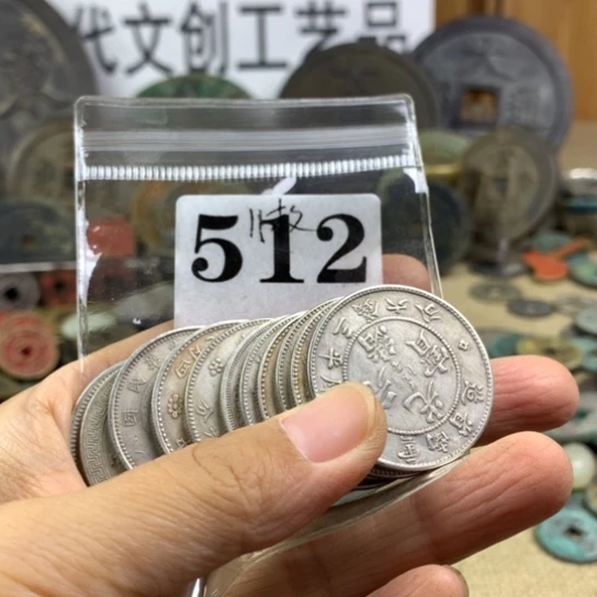 春***象铜现代文创工艺品