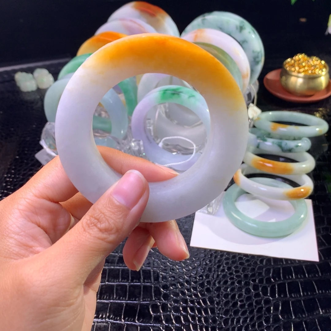 黄***英定制翡翠未镶嵌手镯