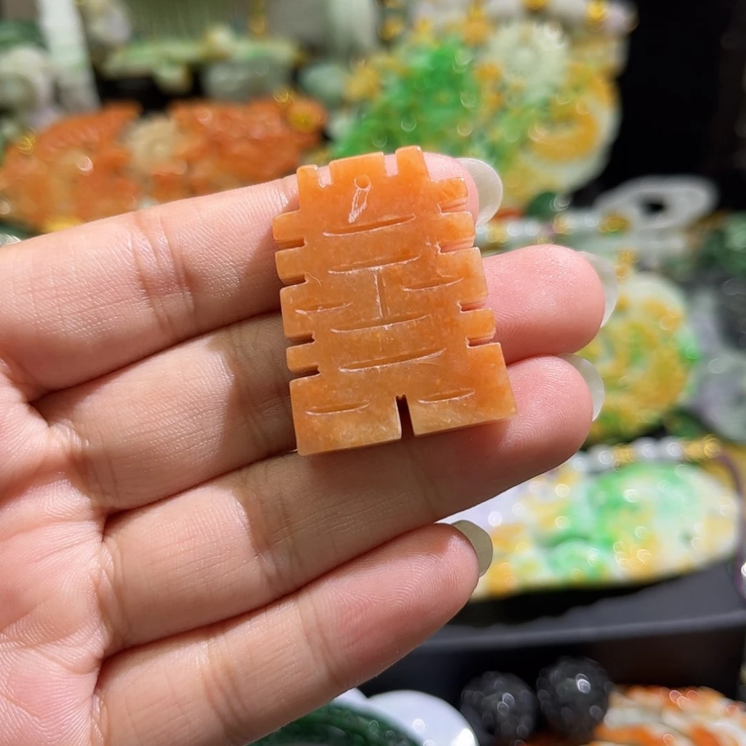 翡翠未镶嵌颈饰待编织