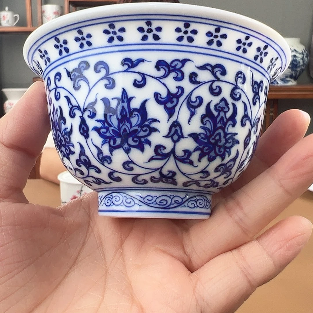 青花缠枝莲压手杯（内绘狮子）