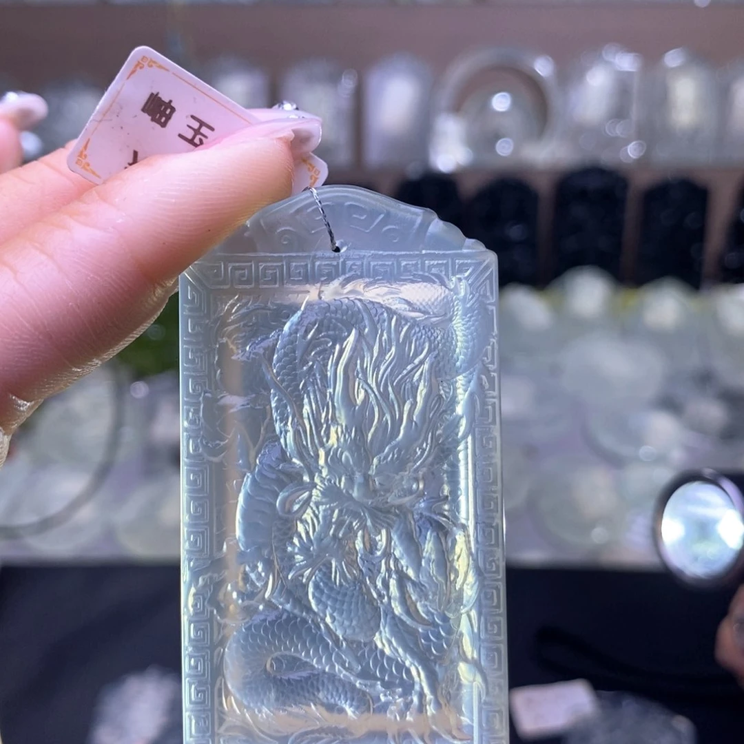 蛇纹石玉未镶嵌颈饰赫***?