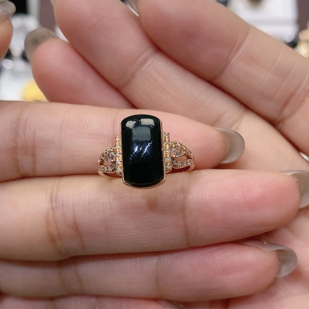 翡翠18K金镶嵌戒指