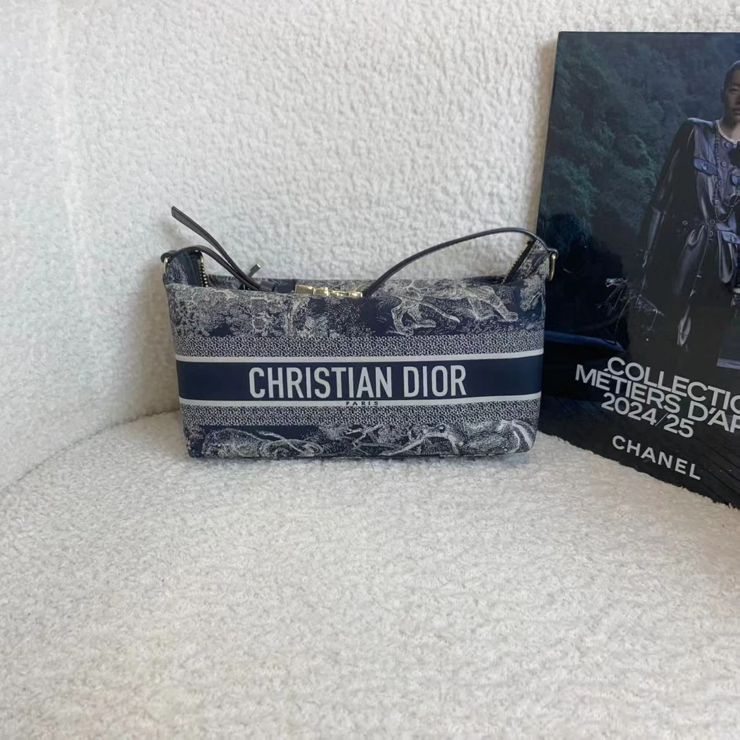 99新 DIOR/迪奥 壹臻/蓝色动物园饭盒包中号 388933651