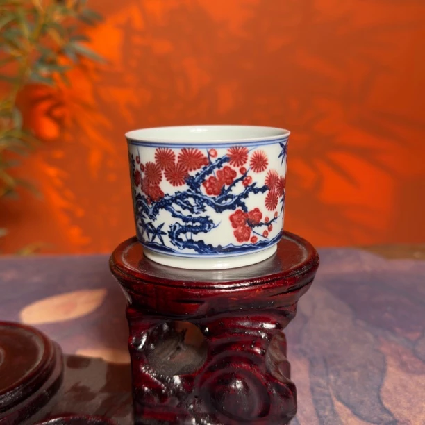 青花釉里红松竹梅直口杯