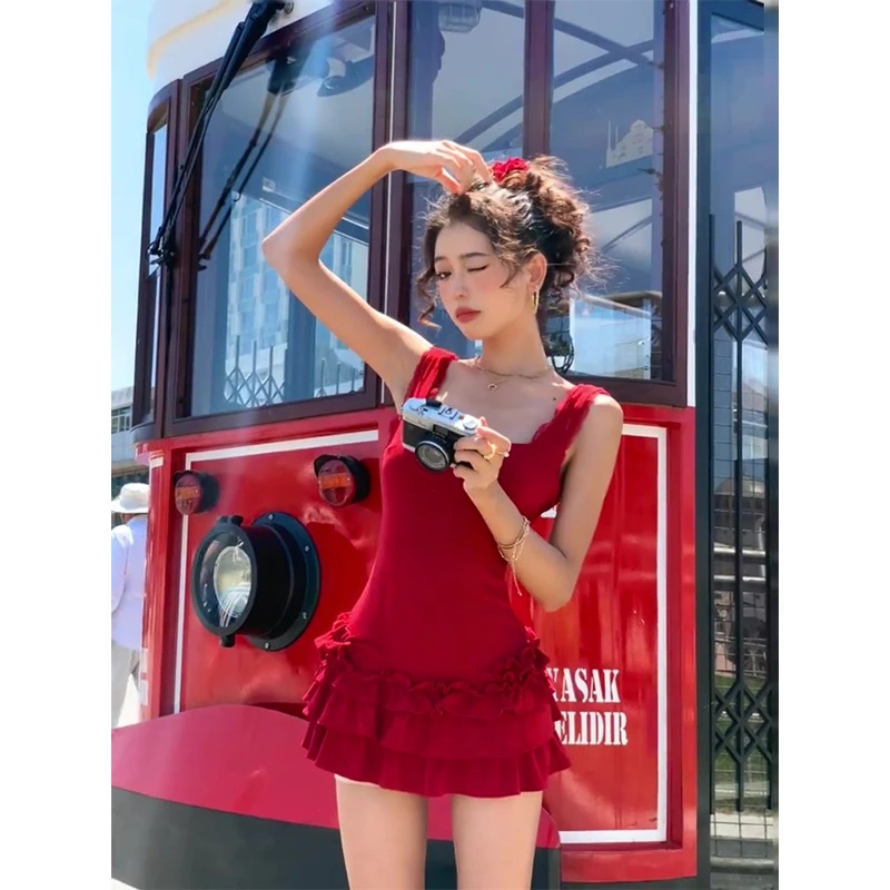 2025新款女士夏季纯欲风气质时髦小众U领无袖修身显瘦蛋糕连衣裙