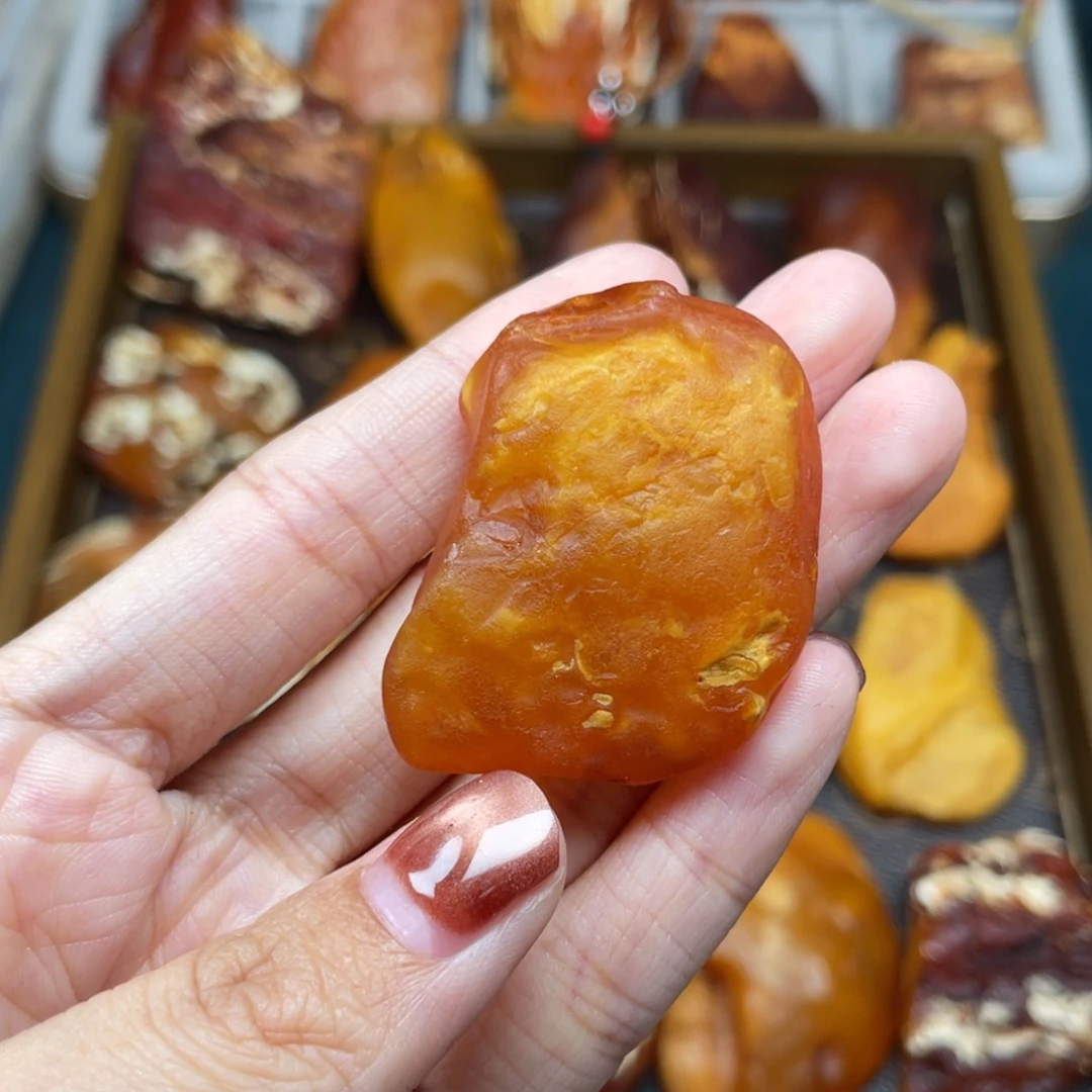 琥珀未镶嵌珠宝奇石
