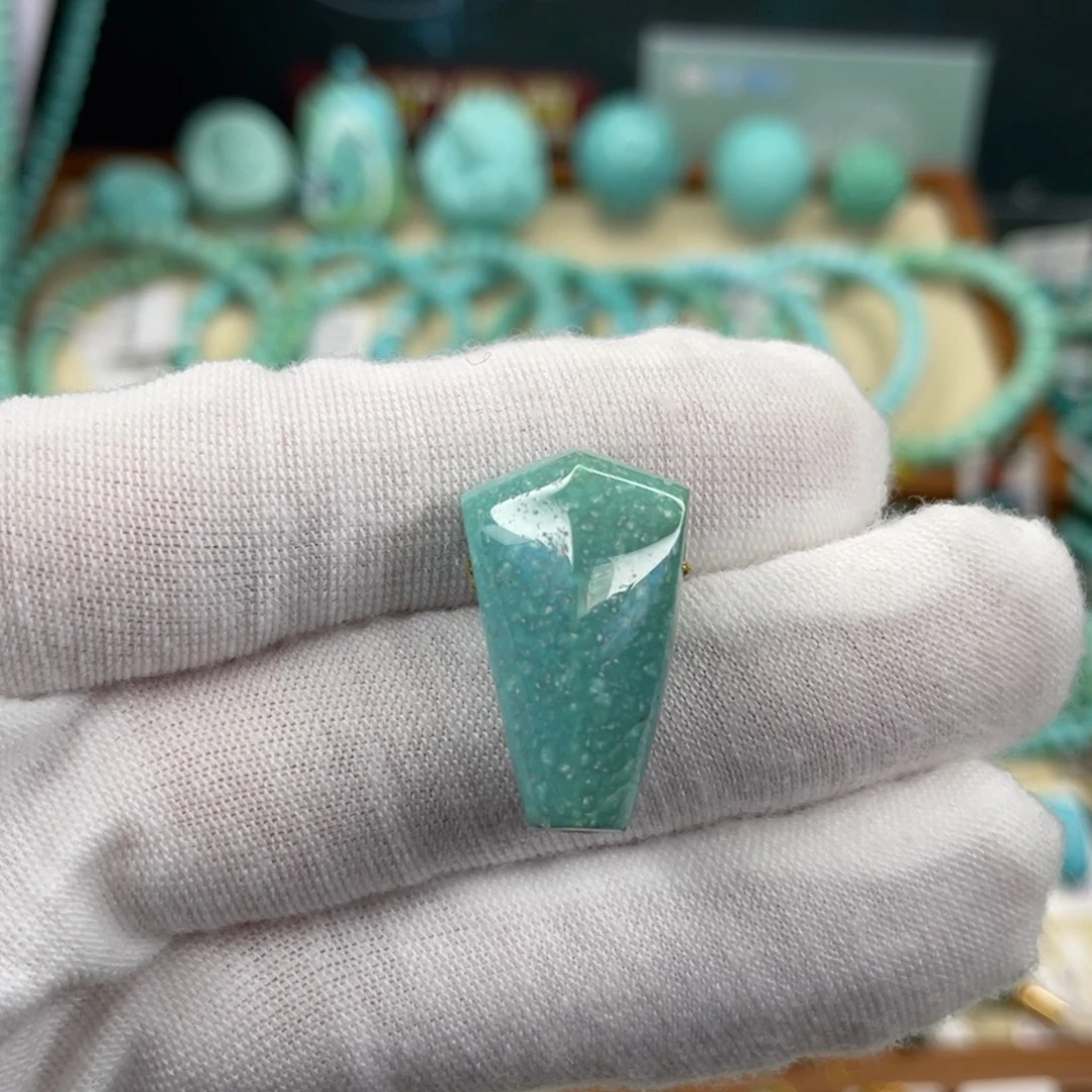 绿松石未镶嵌挂件