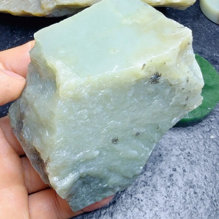 和田玉（糖玉）未镶嵌珠宝奇石