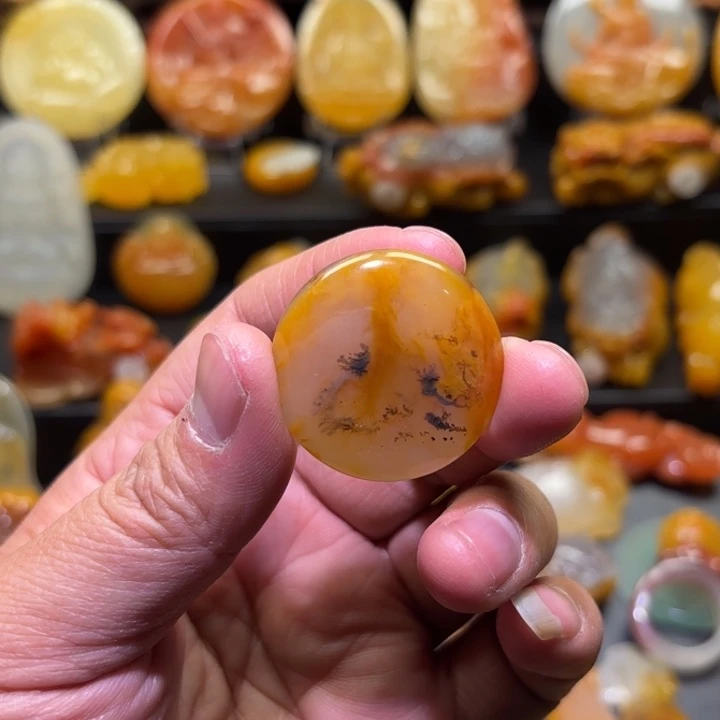 石英质玉（黄龙玉）未镶嵌颈饰