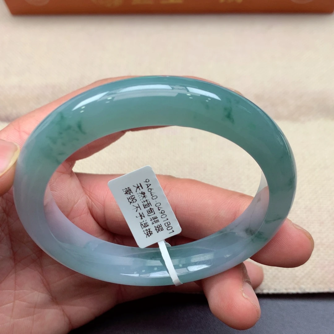 翡翠手镯未镶嵌缅甸翡翠