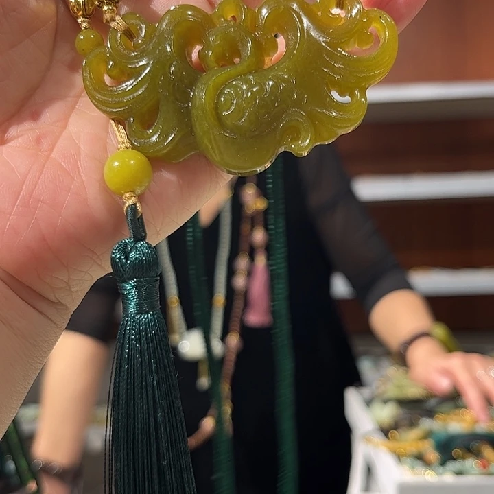 岫玉未镶嵌毛衣链