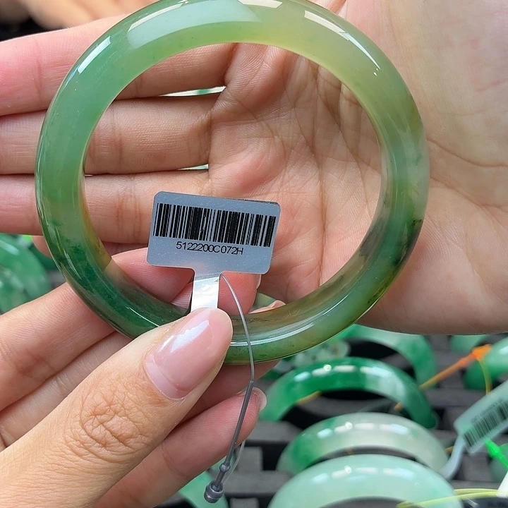 石英质玉未镶嵌颈饰手镯55，56圈