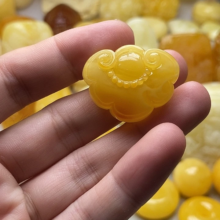 琥珀颈饰未镶嵌琥珀蜜蜡吊坠