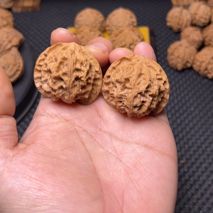 文玩核桃吊坠苹果园