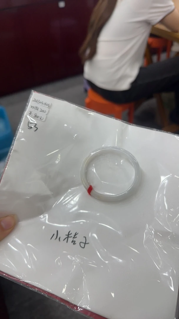 女款圈口天然玉镯