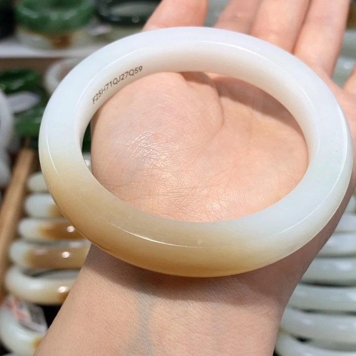 和田玉手镯未镶嵌糖白镯