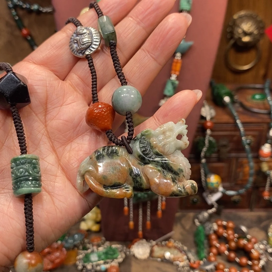 翡翠吊坠(赠链)未镶嵌