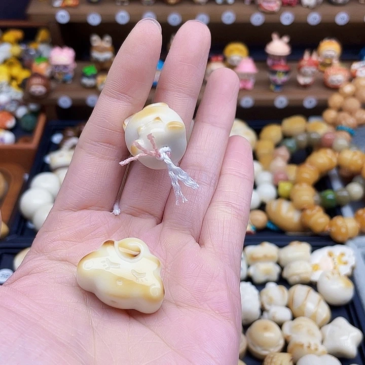 白玉菩提吊坠牙果配饰