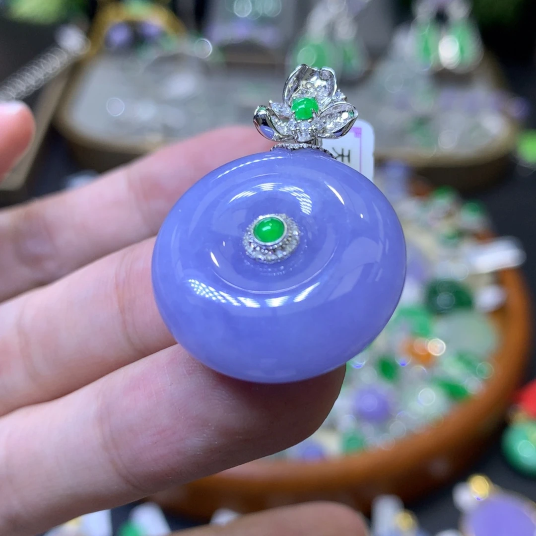 颈饰18K金镶嵌翡翠