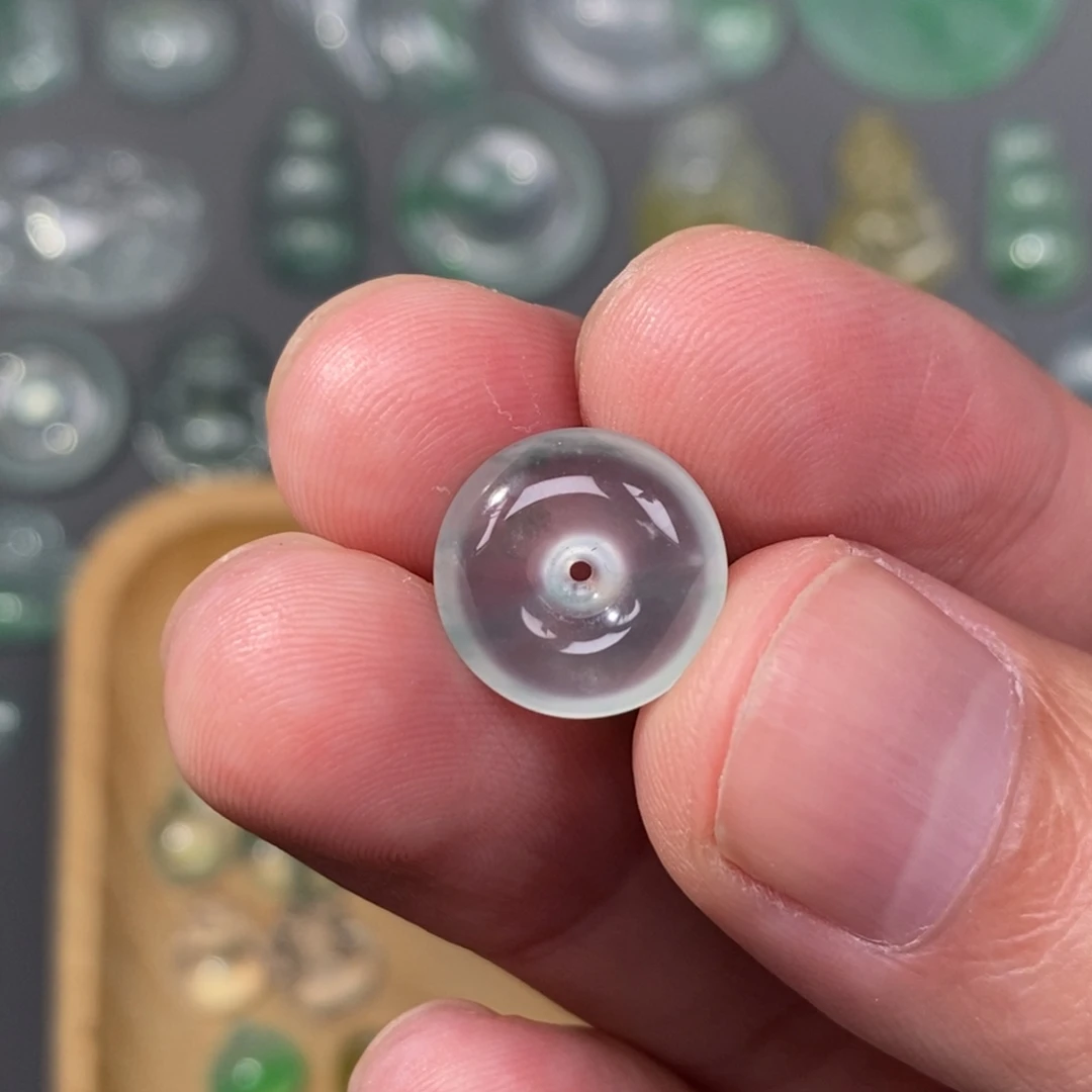 翡翠未镶嵌颈饰平安扣